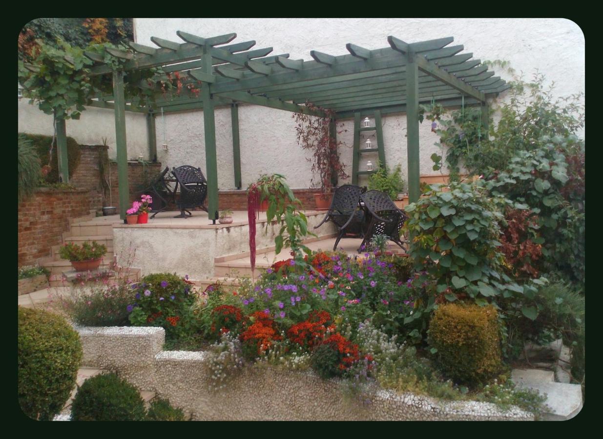 Room "Honeybee" In A Neoclassical House Castória Exterior foto